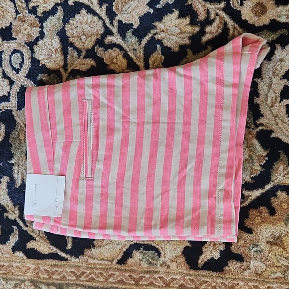 Loft Shorts - Picture 2 of 9